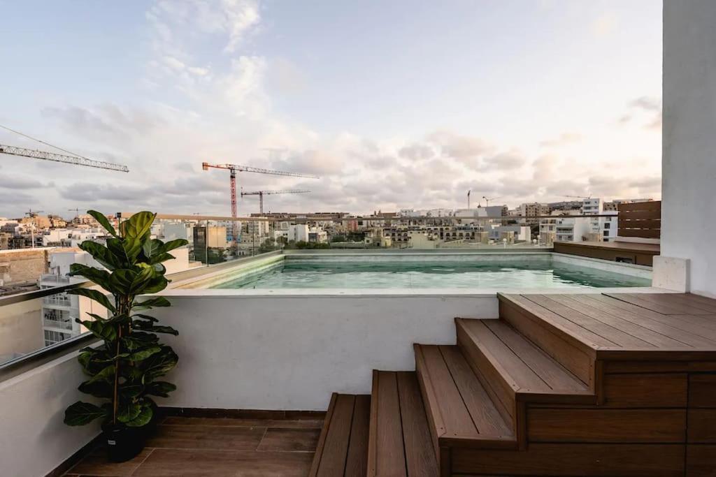 음시다 Luxurious & Stylish Penthouse With Private Pool 아파트 외부 사진