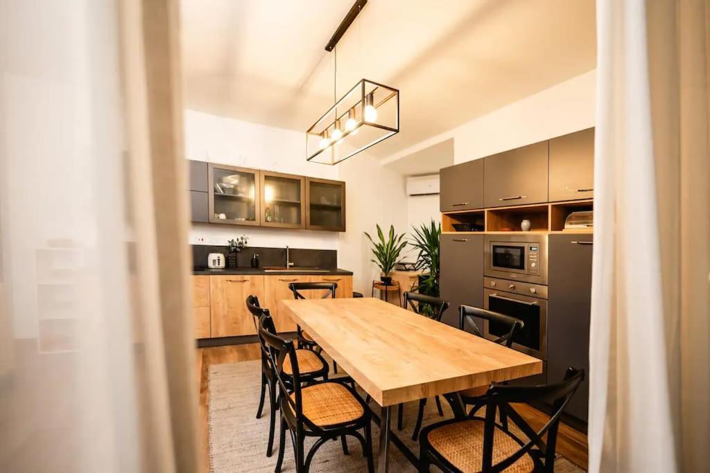 음시다 Luxurious & Stylish Penthouse With Private Pool 아파트 외부 사진