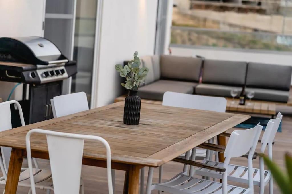 음시다 Luxurious & Stylish Penthouse With Private Pool 아파트 외부 사진