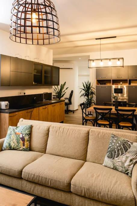 음시다 Luxurious & Stylish Penthouse With Private Pool 아파트 외부 사진