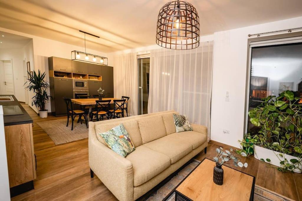 음시다 Luxurious & Stylish Penthouse With Private Pool 아파트 외부 사진